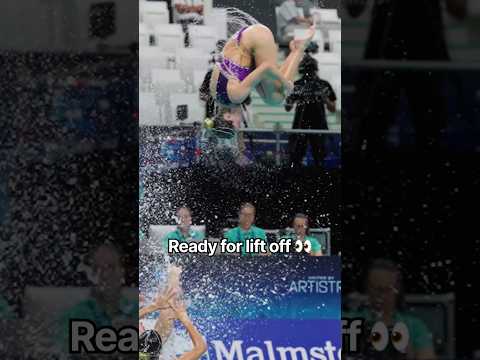 There she goes 🤯 #routine #lift #liftoff #artisticswimming #slowmotion #slowmo #worldaquatics